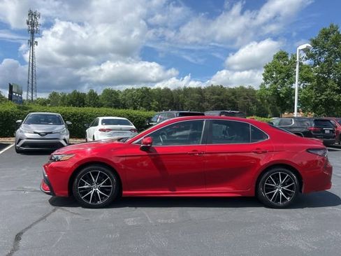 Used 2024 Toyota Camry SE FWD image 10