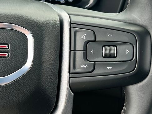 Used 2024 GMC Yukon SLT image 17