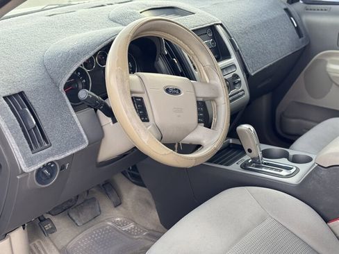 Used 2010 Ford Edge SE image 3