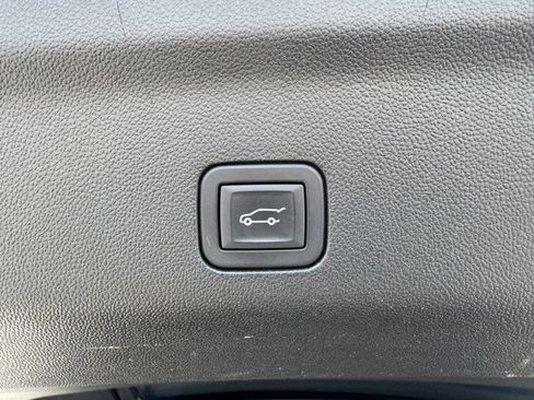 Used 2024 Chevrolet Suburban High Country w/ Advanced Technology Package image 27