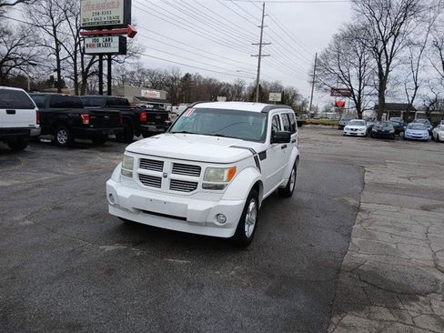 Used 2011 Dodge Nitro SXT image 1