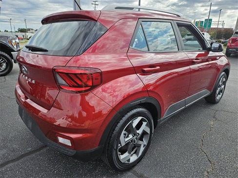 Used 2024 Hyundai Venue SEL image 7