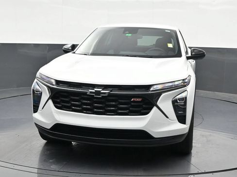 Used 2024 Chevrolet Trax RS FWD image 9