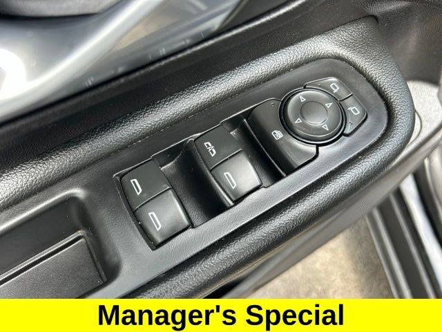 Used 2024 GMC Terrain SLE w/ Driver Convenience Package FWD image 12