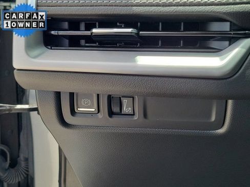 Used 2025 Cadillac XT4 Premium Luxury FWD image 21