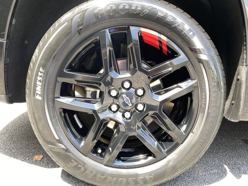 Used 2023 Chevrolet Traverse Premier w/ Redline Edition FWD image 43