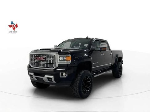 Used 2018 GMC Sierra 2500 Denali w/ Duramax Plus Package AWD/4WD image 5