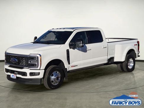 Used 2025 Ford F350 Platinum image 2