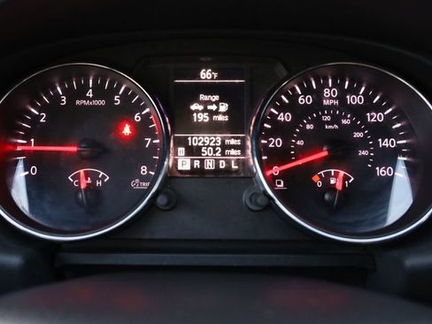 Used 2014 Nissan Rogue S image 32