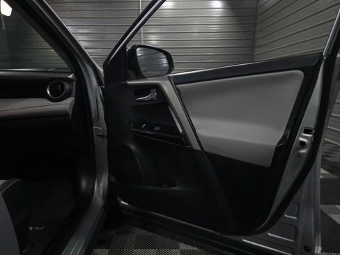 Used 2016 Toyota RAV4 Limited image 36