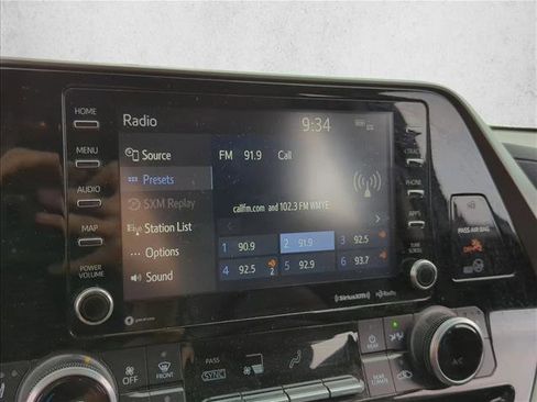 Used 2021 Toyota Highlander XLE image 15