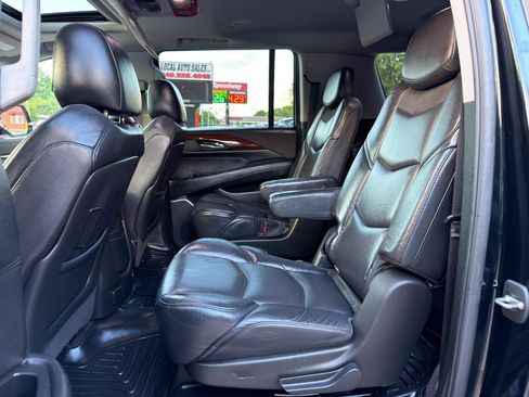 Used 2020 Cadillac Escalade ESV Premium Luxury AWD/4WD image 11