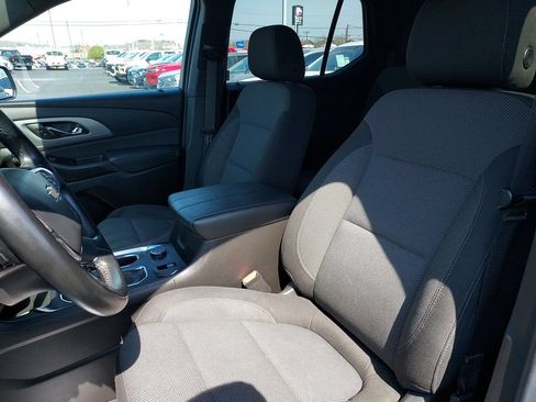 Used 2023 Chevrolet Traverse LT FWD image 17