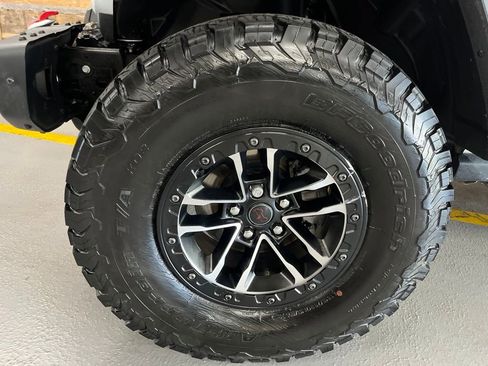 Used 2025 Jeep Wrangler Unlimited Rubicon AWD/4WD image 17