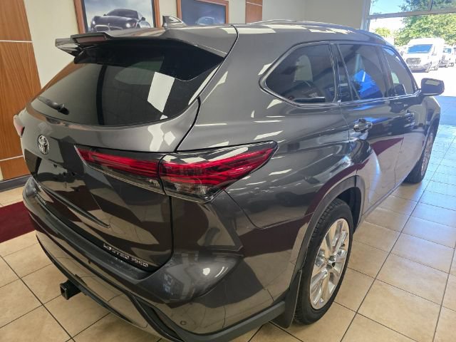 Used 2022 Toyota Highlander Limited AWD/4WD image 3