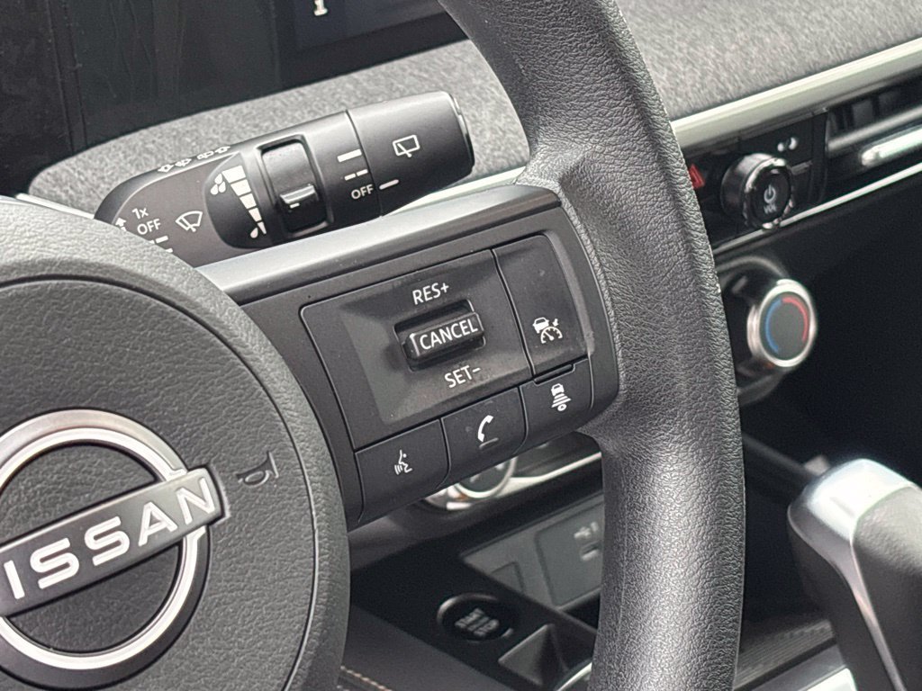 Used 2025 Nissan Kicks SV AWD/4WD image 20