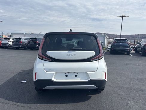 Certified 2023 Kia Soul LX image 4