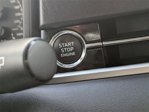 Used 2022 Mitsubishi Outlander SE image 36