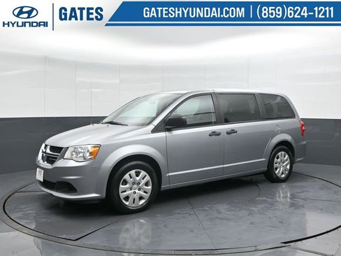 Used 2019 Dodge Grand Caravan SE w/ UConnect Hands-Free Group image 7