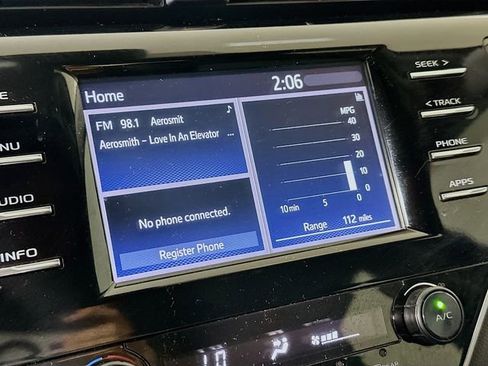 Certified 2018 Toyota Camry SE image 15