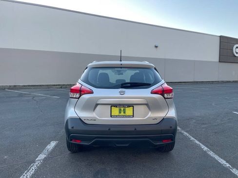 Used 2020 Nissan Kicks SV FWD image 4