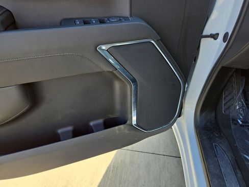 Used 2024 GMC Sierra 1500 SLT image 32