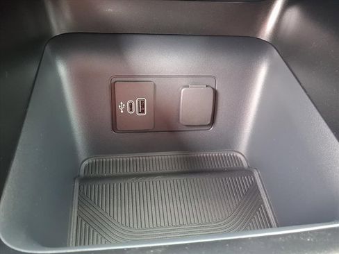 New 2026 Ford Explorer Active RWD image 18