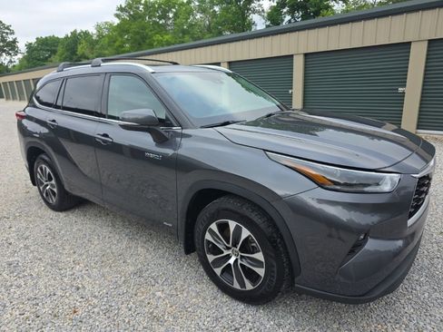 Certified 2021 Toyota Highlander XLE AWD/4WD image 8