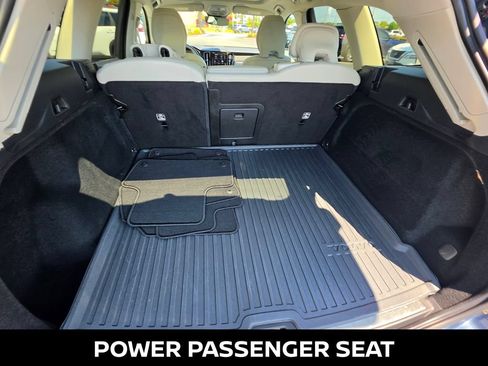 Used 2024 Volvo XC60 B5 Plus w/ Protection Package Premier AWD/4WD image 12