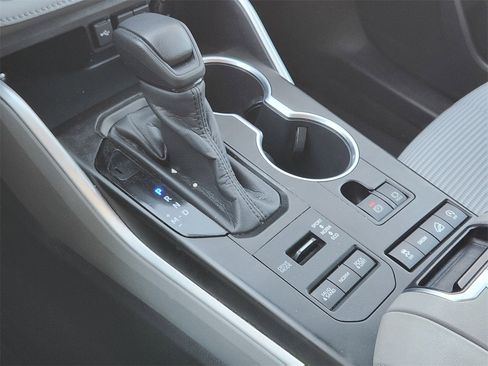 Used 2020 Toyota Highlander L image 19