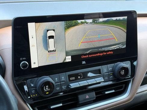 Used 2024 Toyota Grand Highlander AWD image 39