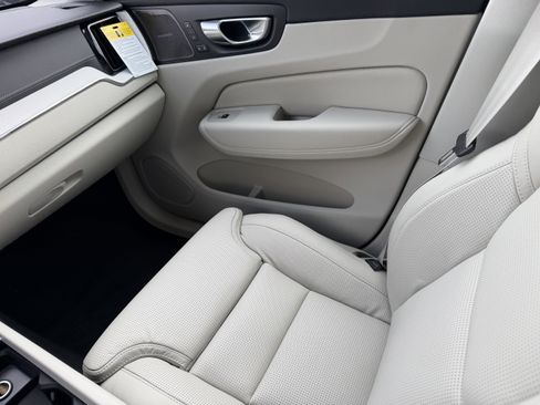 New 2026 Volvo XC60 T8 Ultra w/ Protection Package Premier image 15