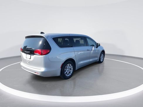 Used 2024 Chrysler Voyager LX FWD image 8