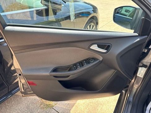 Used 2014 Ford Focus SE FWD image 8