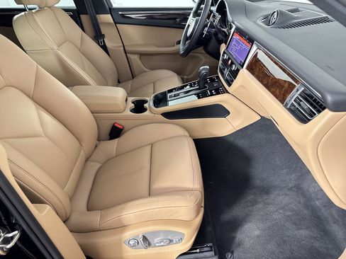 Certified 2026 Porsche Macan AWD/4WD image 30