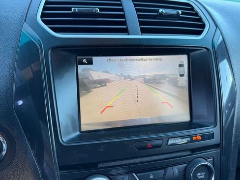 Used 2016 Ford Explorer XLT w/ Equipment Group 201A FWD image 20