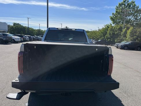Used 2025 Toyota Tundra Platinum AWD/4WD image 17