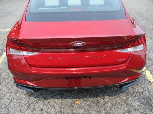 Used 2022 Hyundai Elantra Limited FWD image 19