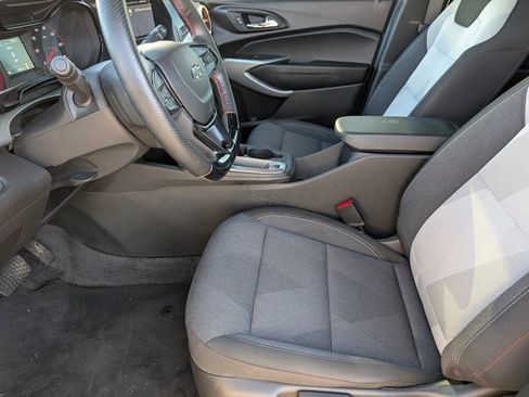 Used 2025 Chevrolet Trax RS w/ Sunroof Package image 15