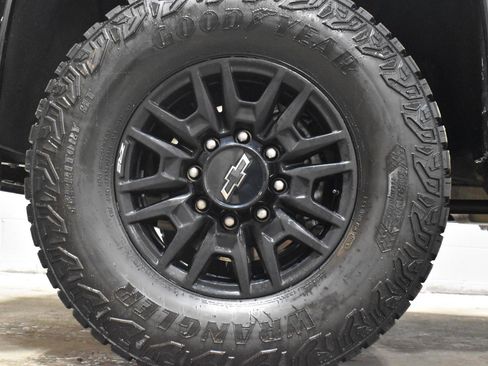 Used 2025 Chevrolet Silverado 2500 ZR2 w/ Technology Package image 33