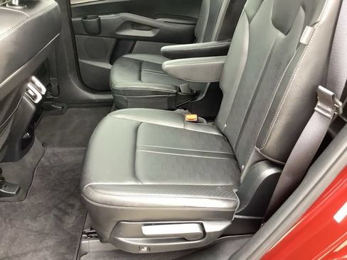 Used 2024 Kia Sorento EX w/ Panoramic Sunroof Package FWD image 10