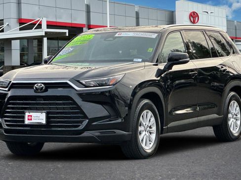 Used 2025 Toyota Grand Highlander AWD image 8