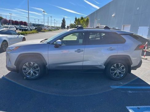 Used 2025 Toyota RAV4 XLE Premium w/ Weather Package AWD/4WD image 8
