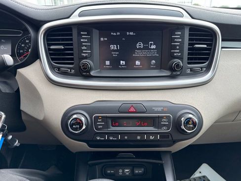Used 2019 Kia Sorento AWD V6 image 14