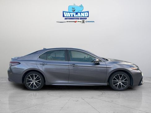 Used 2023 Toyota Camry SE image 6