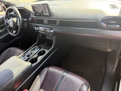 Used 2025 Honda Pilot Black Edition image 31