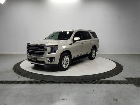 Used 2021 GMC Yukon SLT w/ SLT Luxury Plus Package image 3