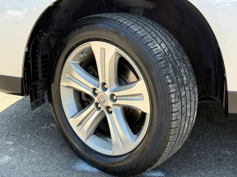 Used 2012 Toyota Highlander Limited w/ Tow Pkg FWD image 11
