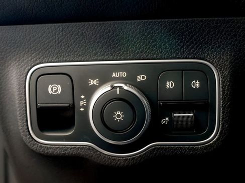 Used 2024 Mercedes-Benz GLB 250 image 46