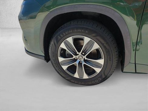 Used 2023 Toyota Highlander XLE FWD image 25